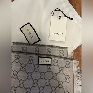Authentic Gucci scarf exellent condition